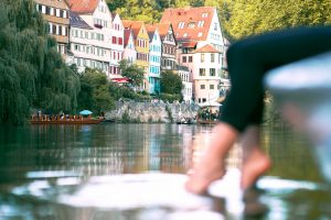 Tübingen Neckarfront; Tübingen Stocherkahn; Tübingen genießen; Lebensfreude Tübingen; Freizeit in Tübingen; Tübinger Sommer;; Fotograf Tübingen; Fotostudio Zeichnen mit licht; Zeichnenmitlicht; Zeichnen-mit-Licht