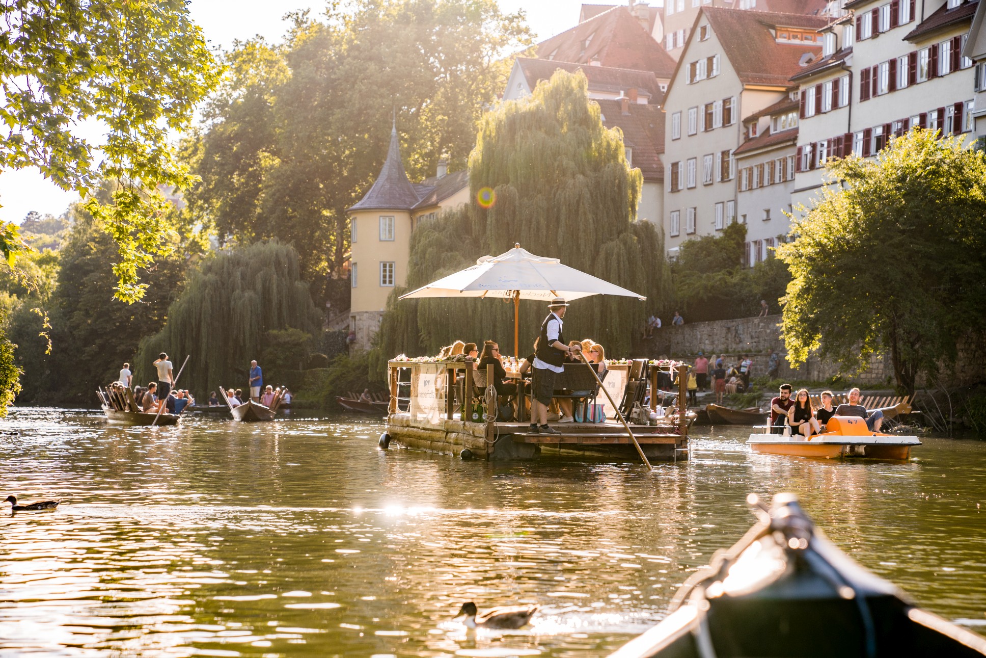 Stcherkahnfahrt Tübingen Fotograf; Neckarfloß; Unternehmensfotografie Tübingen_; Zeichnen mit Licht; Fotograf Tübingen