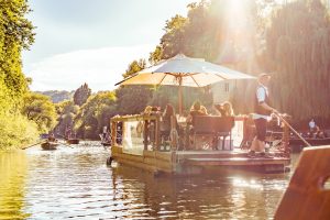 Stcherkahnfahrt Tübingen Fotograf; Neckarfloß; Unternehmensfotografie Tübingen_; Zeichnen mit Licht; Fotograf Tübingen